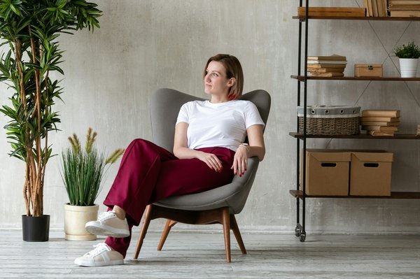 Comment les techniques de relaxation peuvent-elles aider à gérer les symptômes du TSPT?